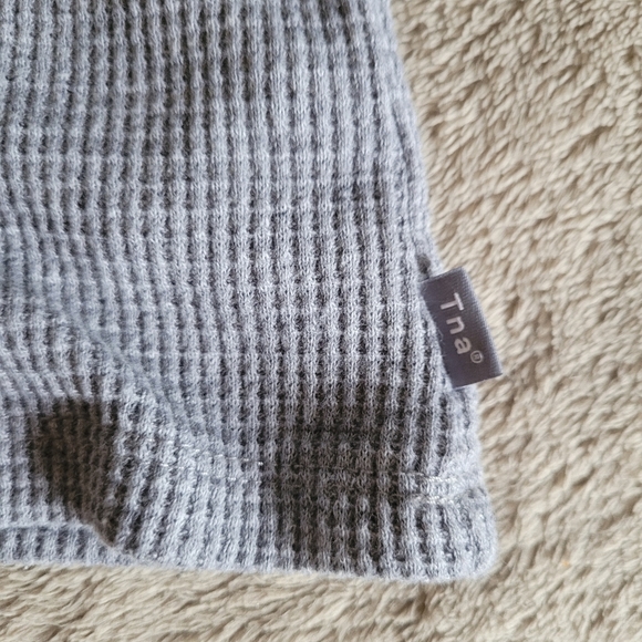 Aritzia TNA waffle knit Henley long sleeve shirt size large - Picture 9 of 12